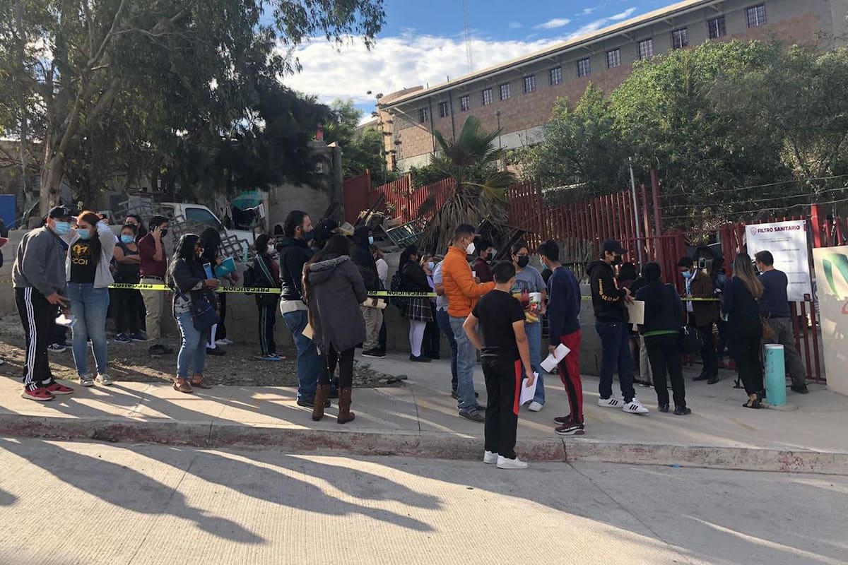 Reciben vacuna contra Covid-19 alumnos de Cecyte Rosarito