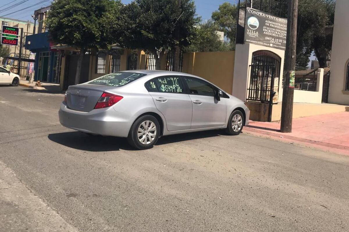 Aumenta en Rosarito venta de autos en vía pública