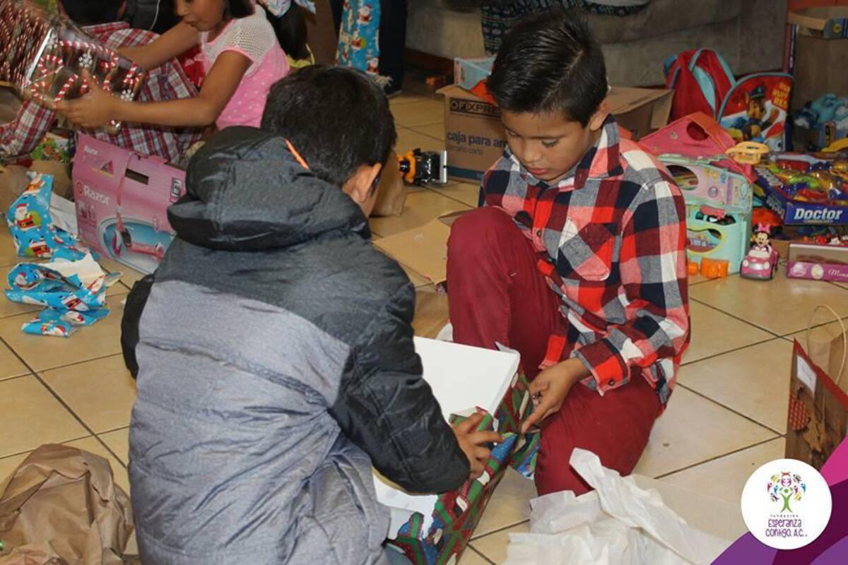 Buscan festeja la Navidad a niños huérfanos