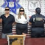 Intentan escapar de la policía; copiloto lanza pistola en plena persecución