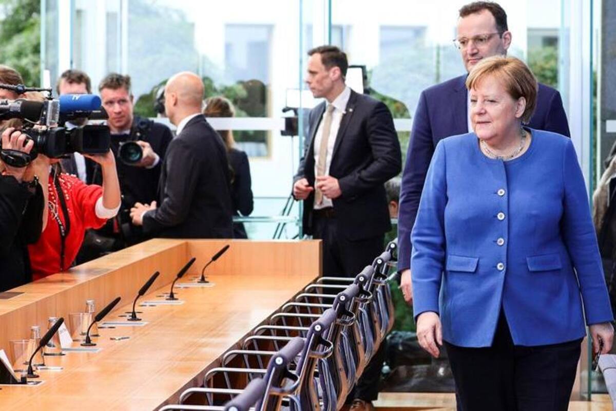 Merkel anuncia cierre de vida pública en Alemania; previene contagios