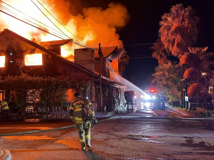 Restaurante “La Estancia” arde hasta sus cimientos tras voraz incendio en la colonia Obrera de Rosarito