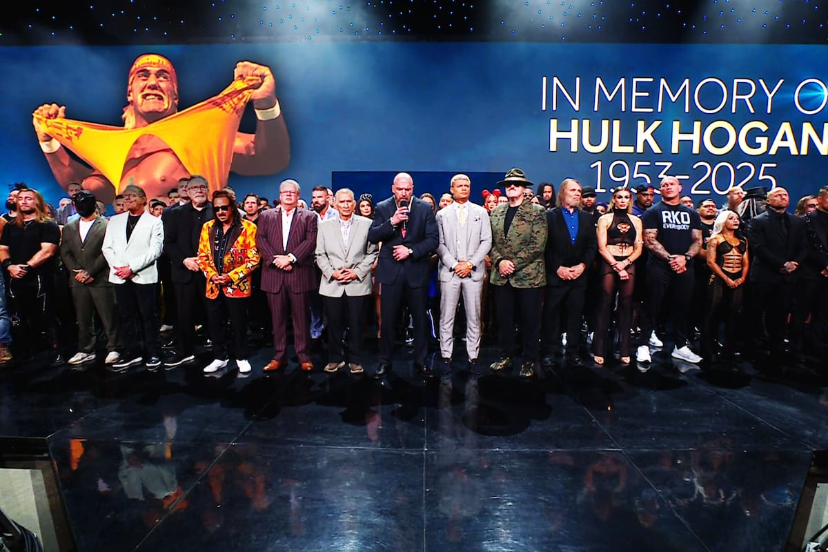 WWE da 10 campanazos en honor a Hulk Hogan durante Smack Down