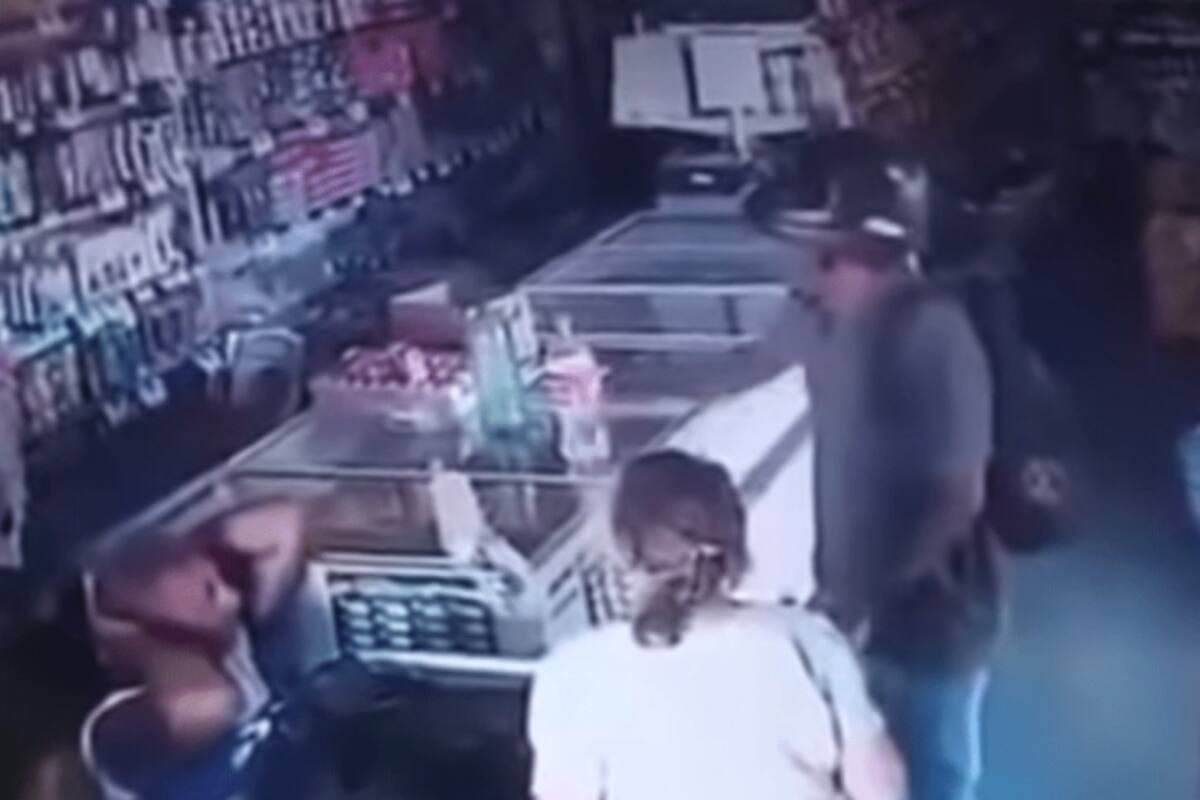 Asaltante le da beso en la frente a anciana durante robo