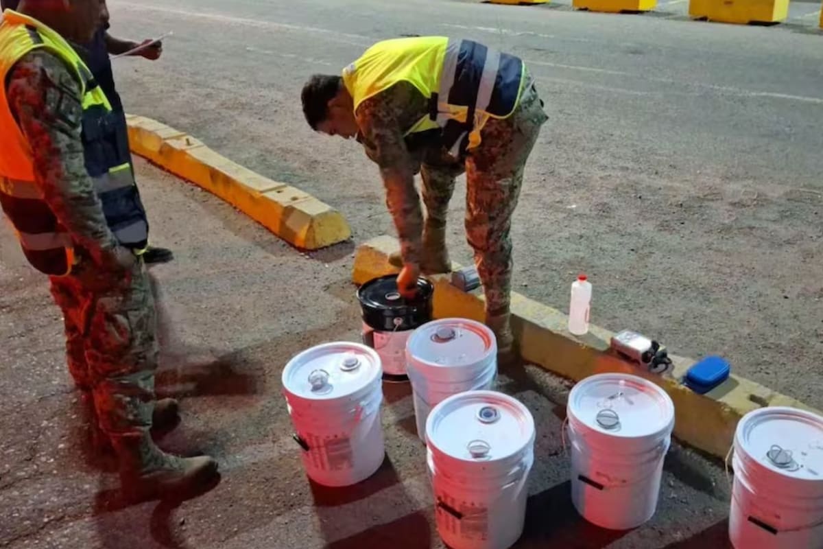 La Marina detuvo un tractocamión con 100 litros de precursor químico en Sinaloa mientras se dirigía a La Paz, acción que refuerza la vigilancia en transporte de sustancias reguladas y la seguridad en terminales portuarias del país
