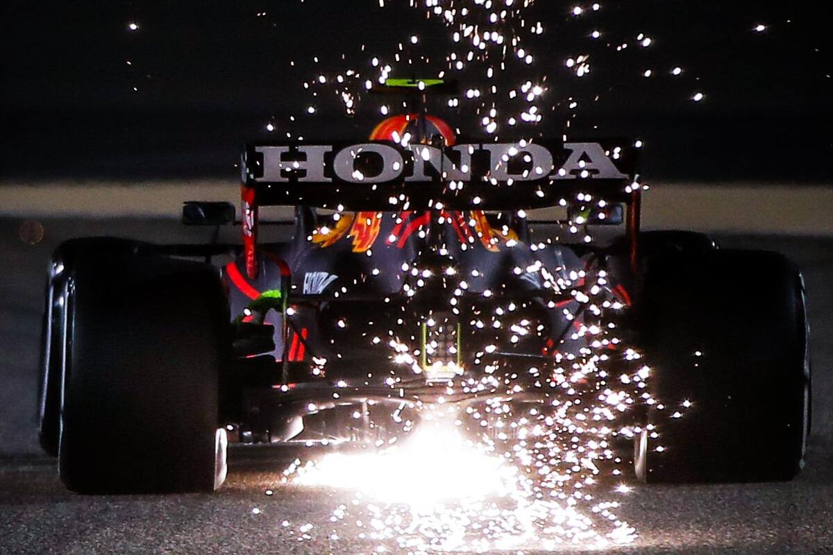 VIDEO: El pequeño accidente que sufrió ‘Checo’ Pérez en su auto de Red Bull