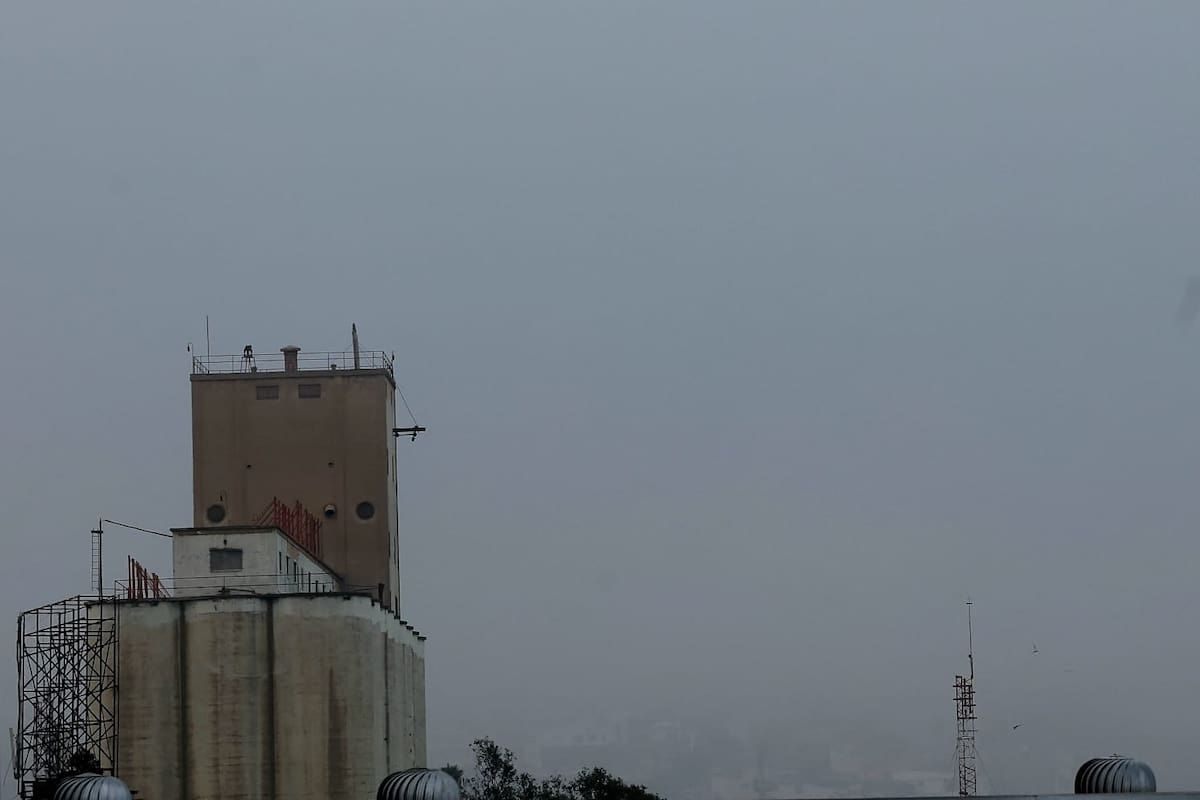 Una capa de neblina cubrió Tijuana durante las primeras horas de este jueves, antes del aumento de temperatura previsto para el fin de semana. Foto: Sergio Ortiz
