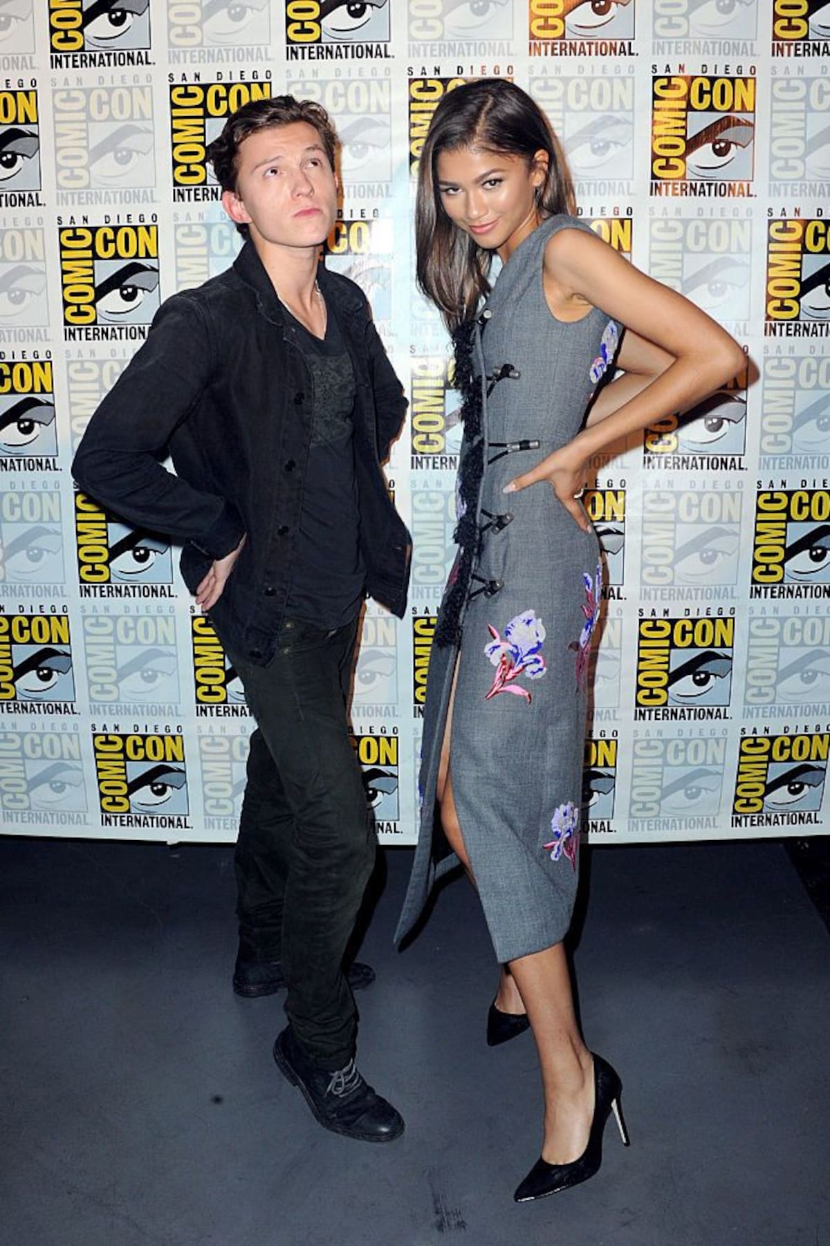 Tom Holland y Zendaya, quienes comenzaron como compañeros en Spider-Man, han construido una relación sólida y discreta desde 2021, convirtiéndose en una de las parejas más queridas de Hollywood.