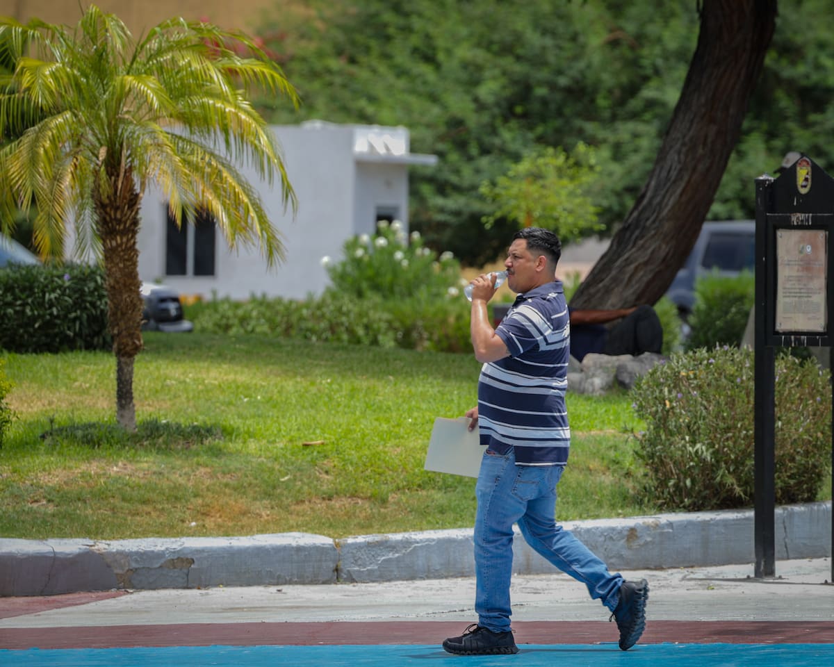 Aunque “la calor” guarda un valor nostálgico e histórico en el habla popular de distintas regiones, la norma de la lengua es contundente: “calor” es un sustantivo masculino y se acompaña con “el”
