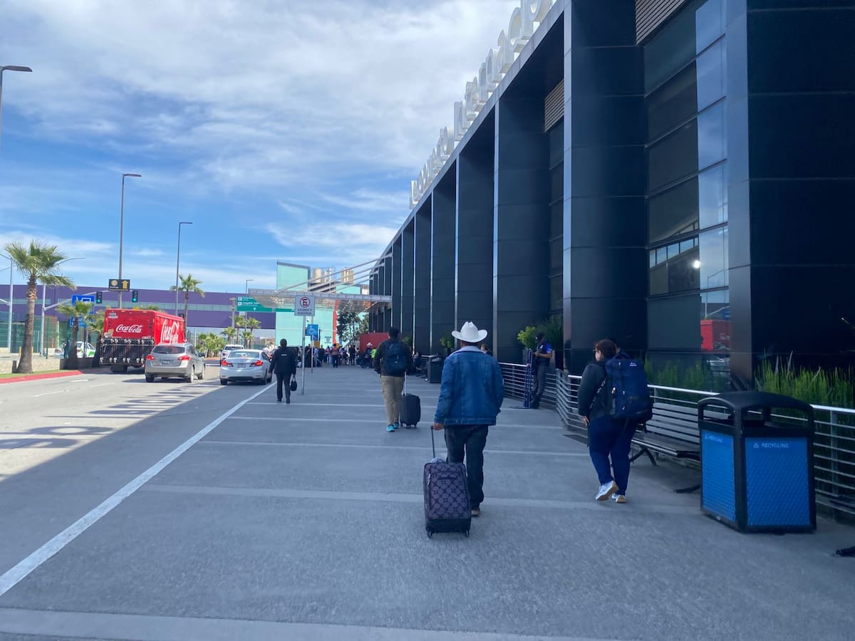 Usuarios que viajarán este lunes desde Tijuana dijeron sentir tranquilidad luego de los hechos registrados el domingo en la ciudad. Foto: Emmanuel Castañeda
