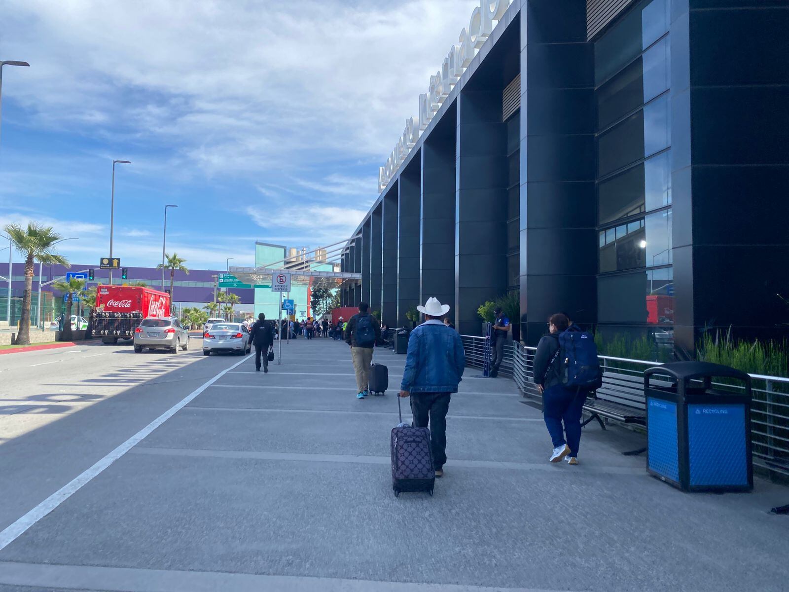 Usuarios que viajarán este lunes desde Tijuana dijeron sentir tranquilidad luego de los hechos registrados el domingo en la ciudad. Foto: Emmanuel Castañeda