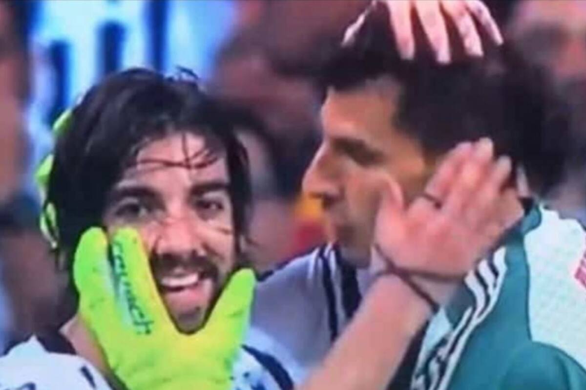 ¡Plantado! Rodolfo Pizarro esquiva beso de Nahuel Guzmán