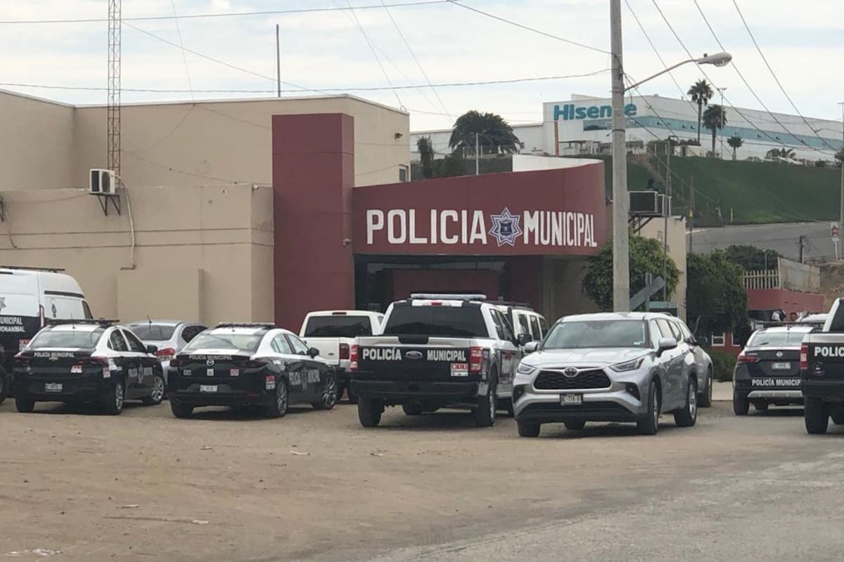 Policías detenidos en Rosarito habían aprobado exámenes de control y confianza