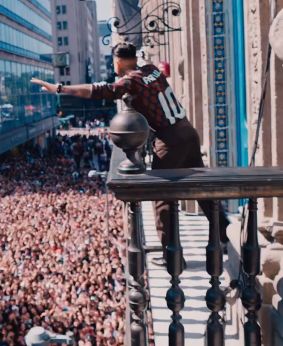 Rauw Alejandro pidió mantener la calma a sus fans.