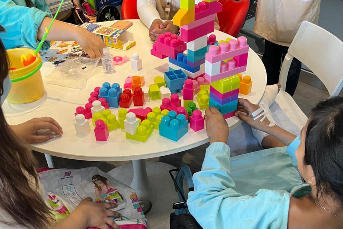 Que los niños hospitalizados también aprenden sin retrasarse, el objetivo de tres egresadas de psicopedagogía hospitalaria