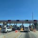 Pese a largas filas y tiempo de espers, no sr habilitan todos los carriles de la caseta del Puente Río Colorado en San Luis