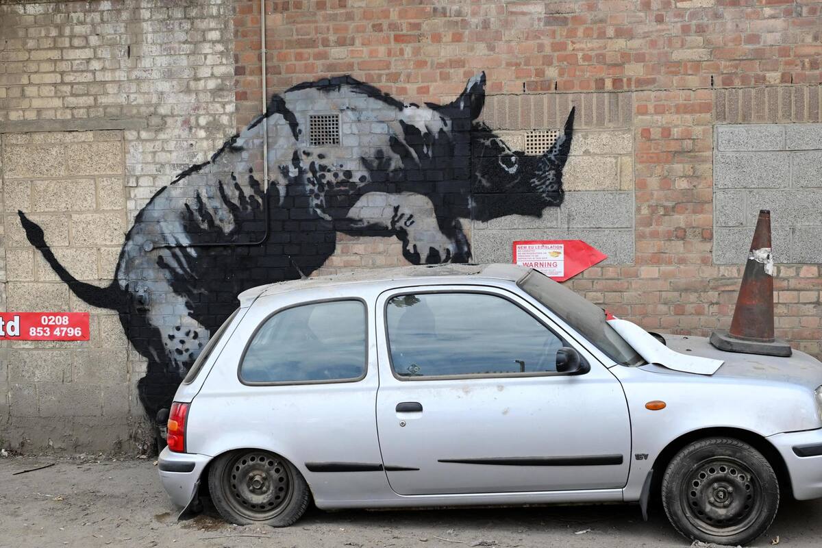 Banksy comienza segunda semana de 'Zoo de Londres' con un rinoceronte