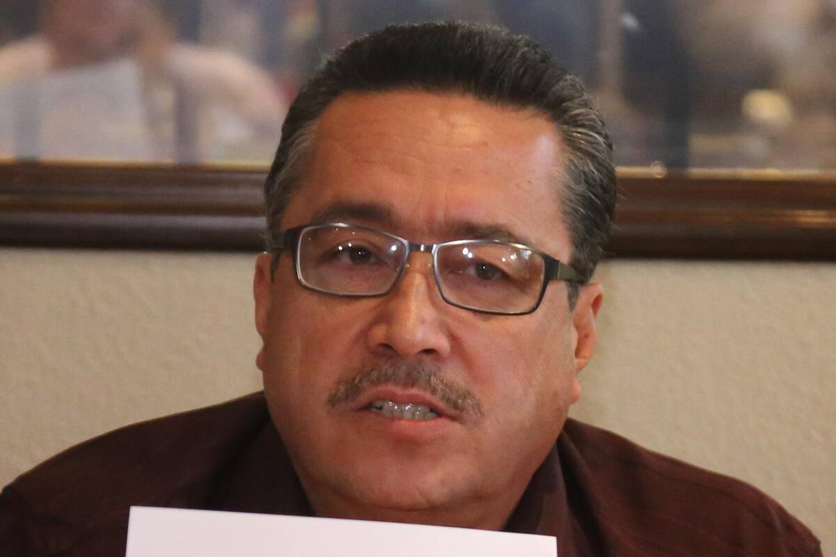 Protesta burócrata por falta de un pago retroactivo