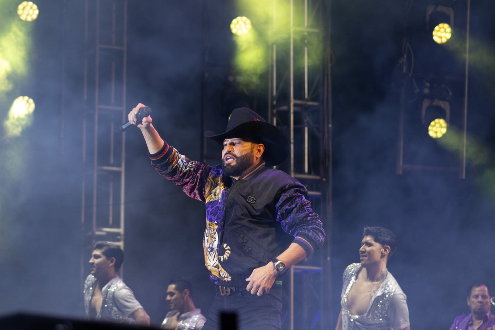 El cantante sinaloense fue el estelar junto a Los Ángeles Azules y Conjunto Primavera como parte del festival musical de El Florido. Foto: Carlos Cruz