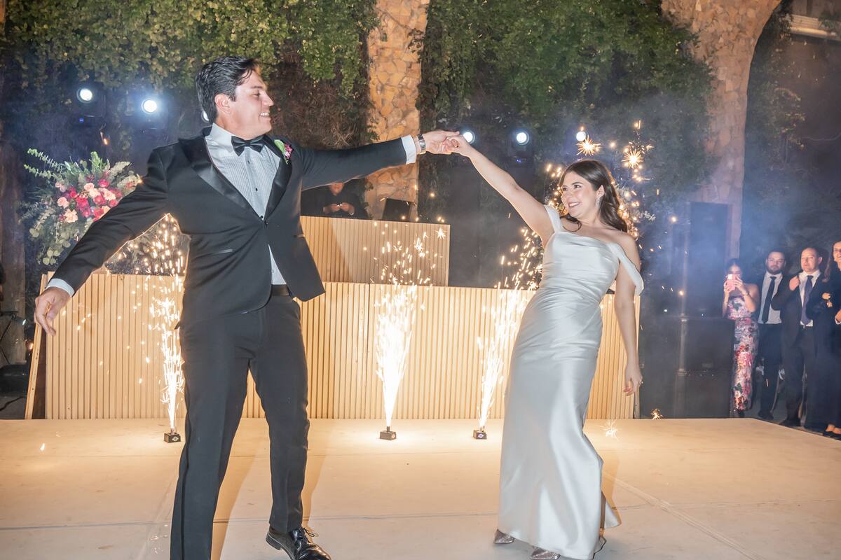 Grecia y Arturo: Una Boda Llena de Amor y Música en Hermosillo