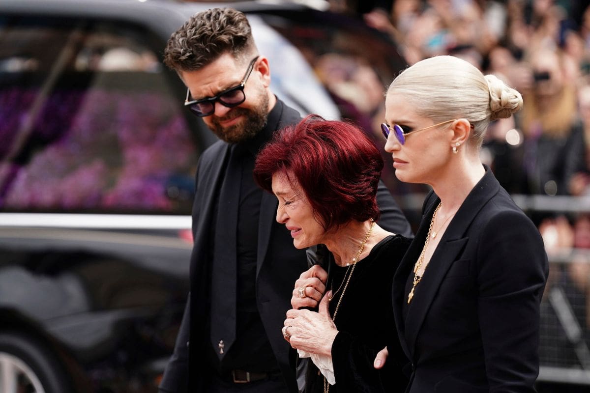 El último adiós a Ozzy Osbourne: miles de fans lo despiden en Birmingham con flores, música y lágrimas