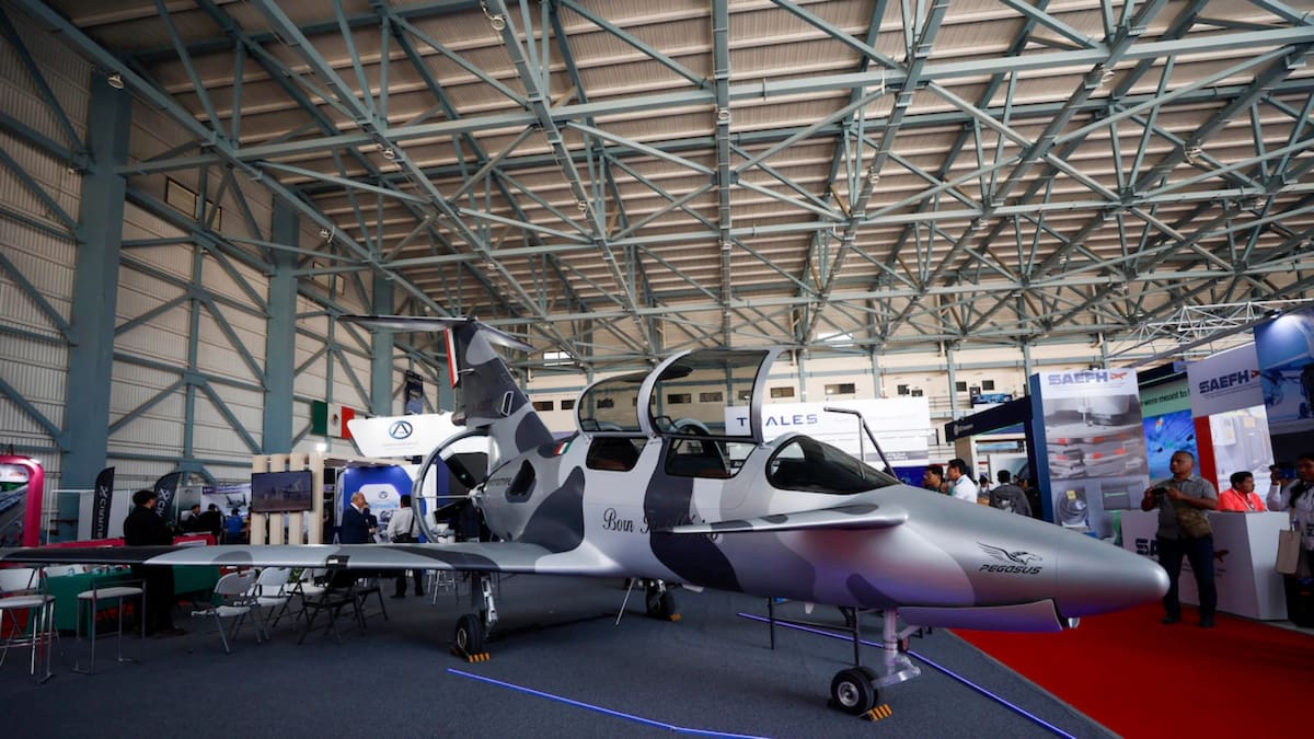 Pegasus PE-210A, una aeronave biplaza con enfoque táctico, de entrenamiento, vigilancia y rescate, que forma parte de un desarrollo tecnológico iniciado hace 14 años. Foto: EFE