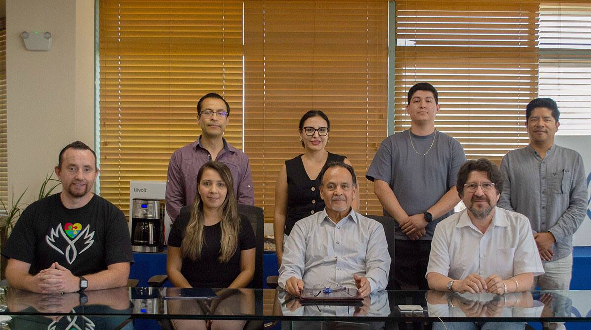 Irvin Hussein López y Alan Montesinos Scott, estudiantes de la Universidad Autónoma de Baja California (UABC), figuran como autores del software.