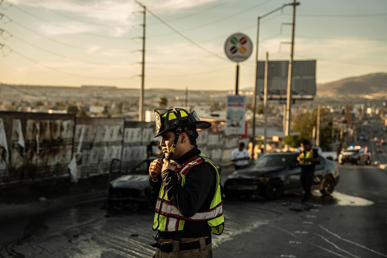 El accidente involucró cuatro vehículos y derivó en el incendio de dos unidades; no hubo personas lesionadas. Foto: Border Zoom