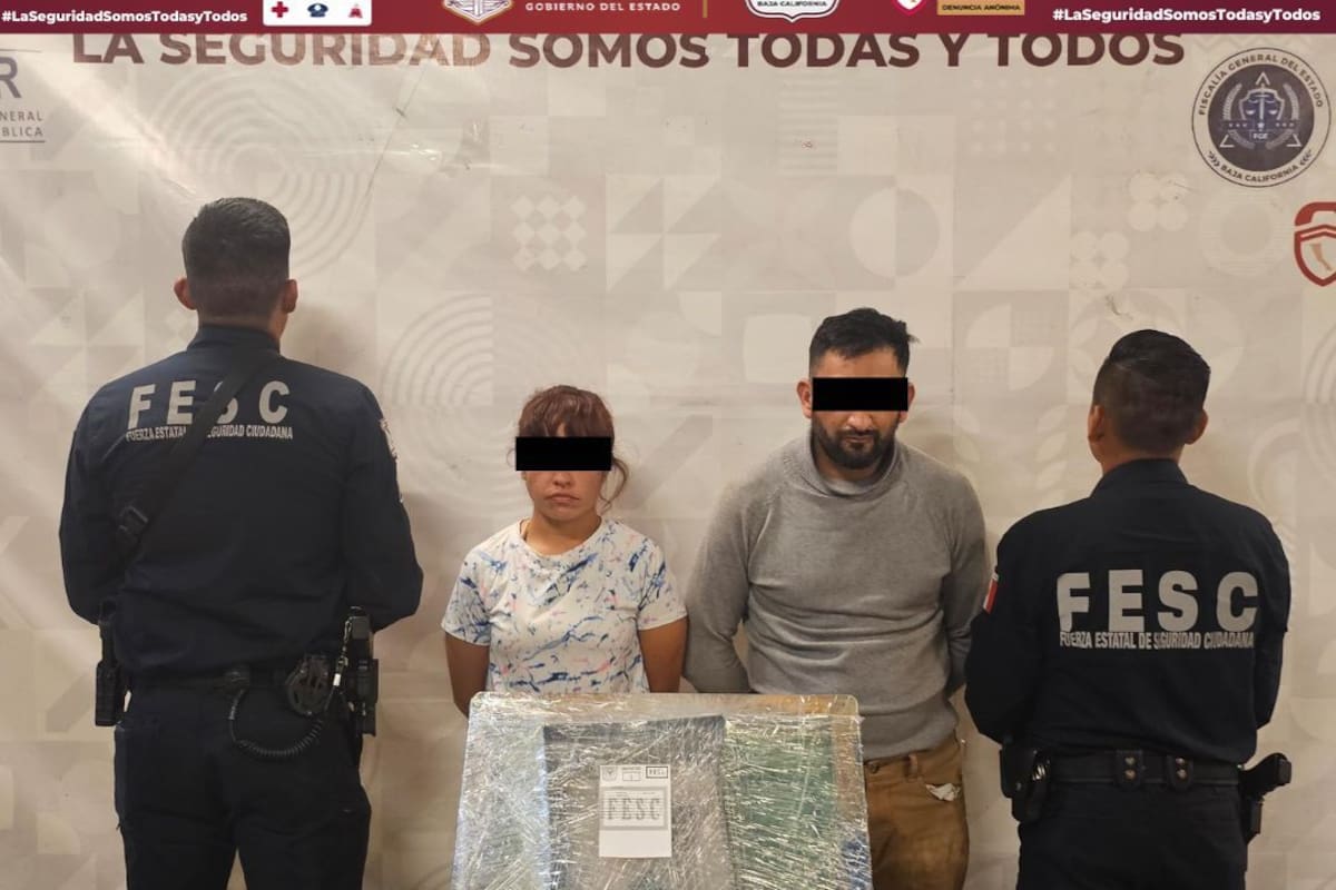 Detienen en Tijuana a dos personas con droga, equipo para falsificar billetes y vapeadores con sustancias ilícitas