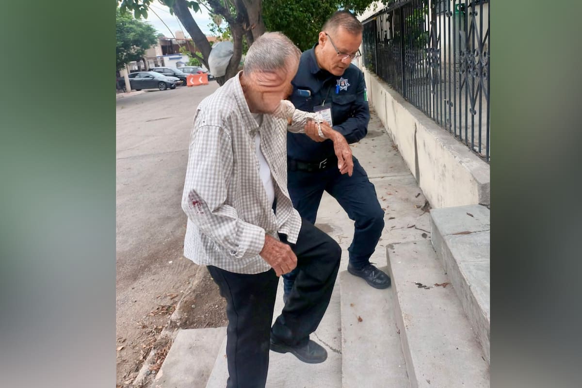 Señor de 91 años sale de su casa en Hermosillo a visitar a su hija y sufre desorientación; policía lo ayuda