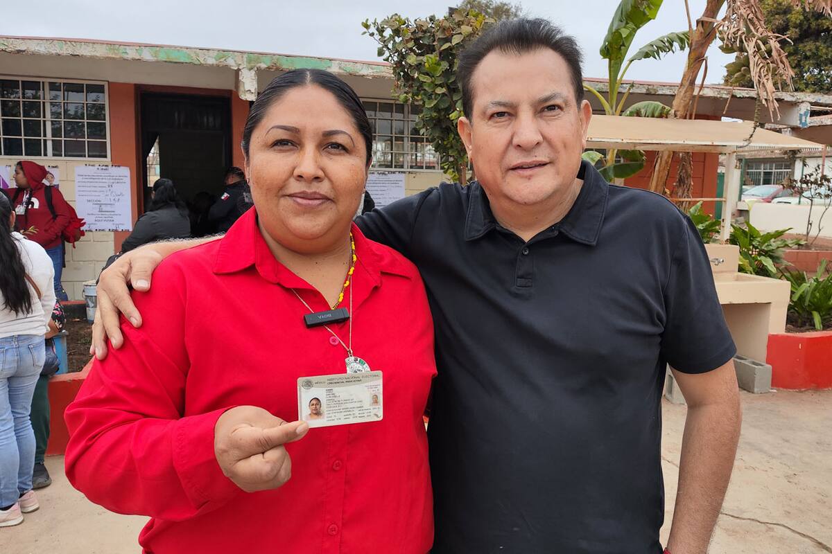 Acude a votar Gisell Gómez, candidata del PT en San Quintín
