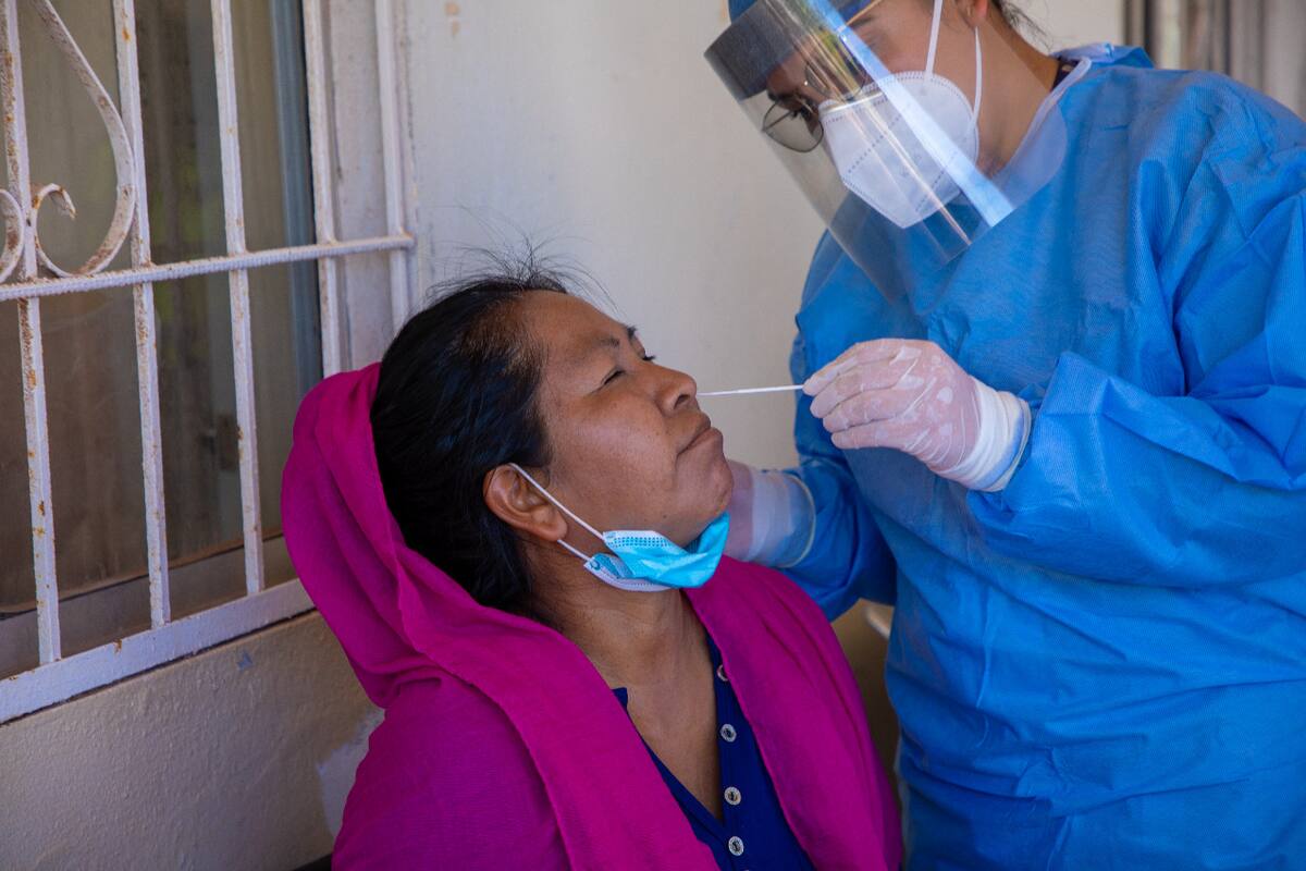 Contagios en Sonora: Visita Secretaría de Salud a pacientes Covid en Punta Chueca