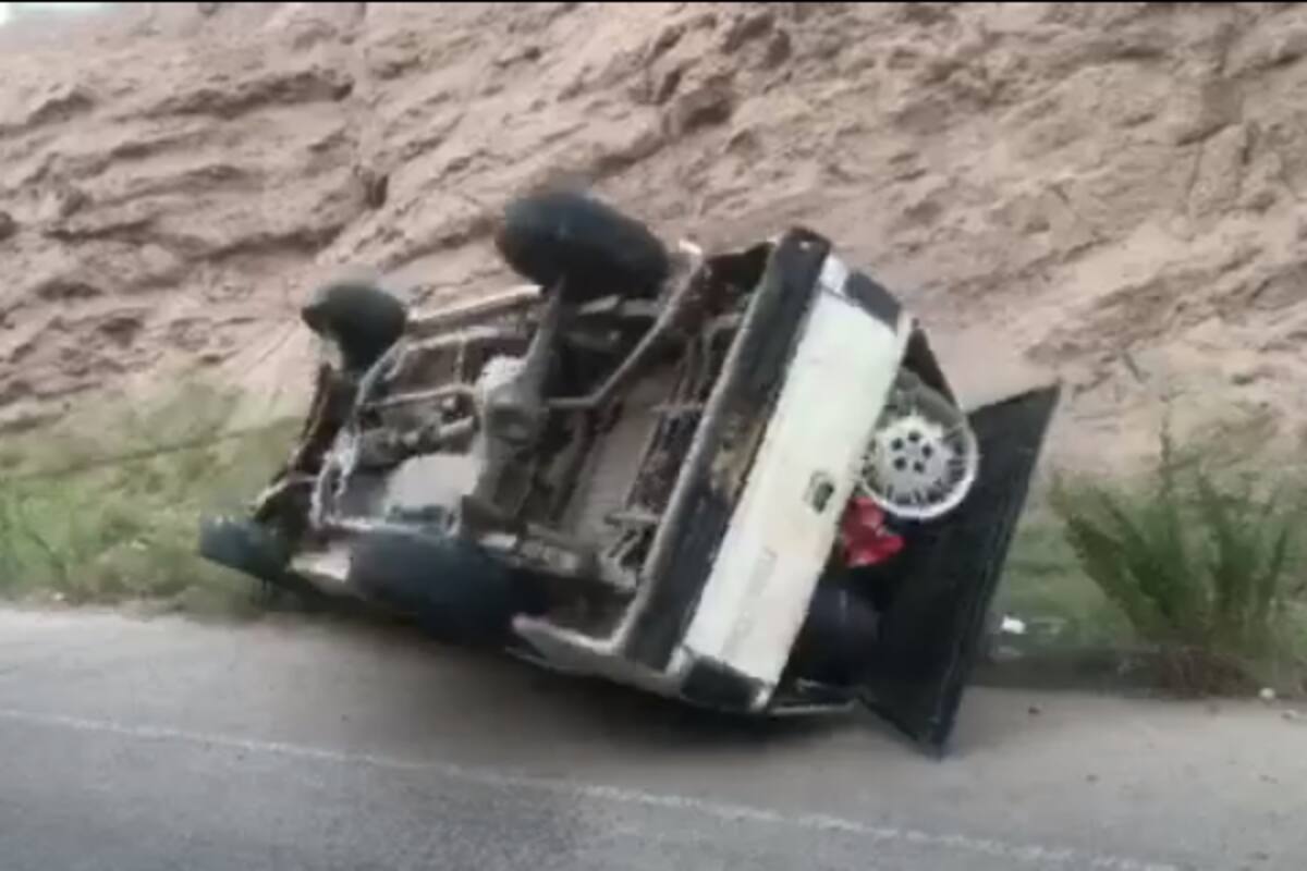 Hallan auto volcado con la música a todo volumen y piezas usadas para vehículo en Nogales
