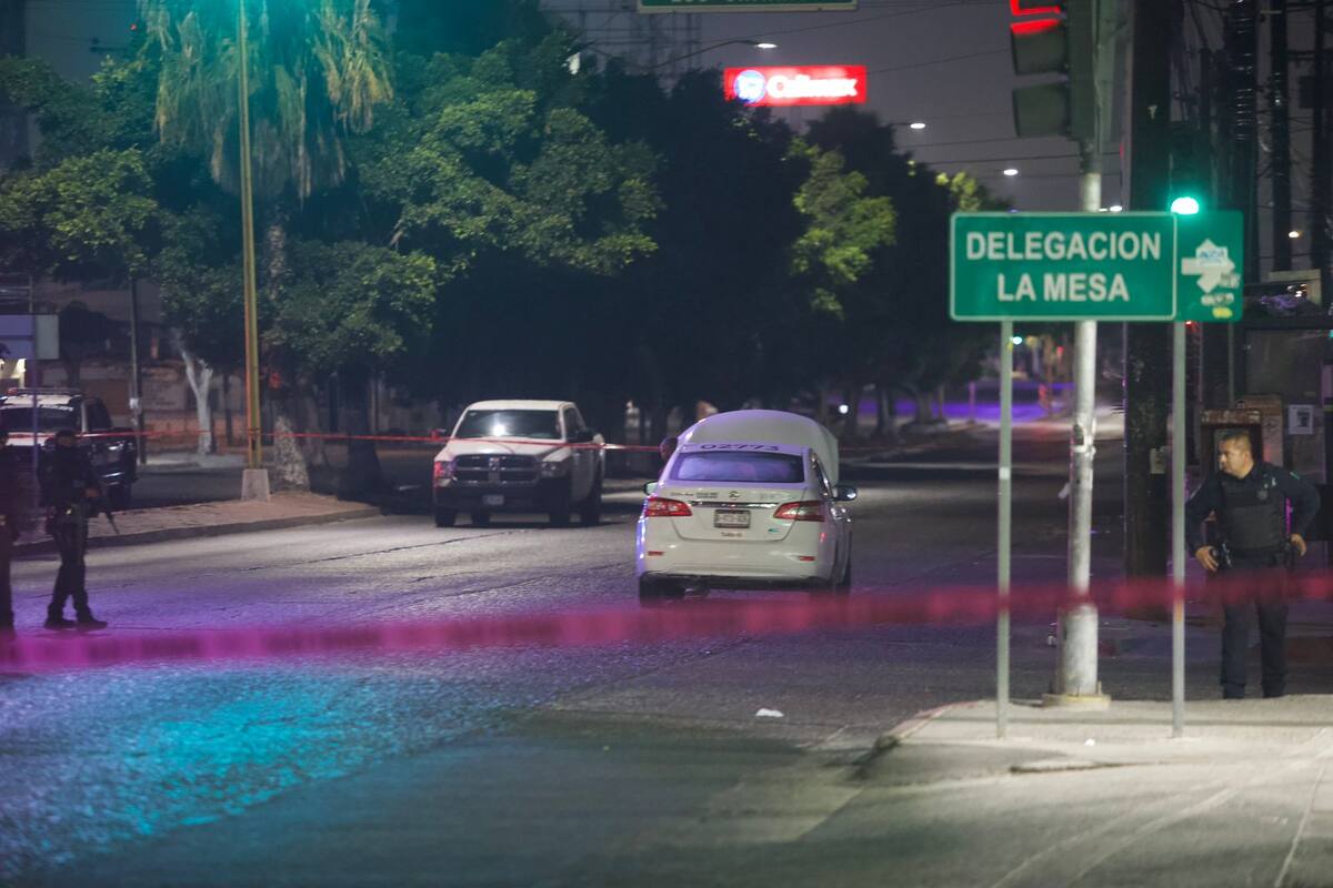 Los tripulantes del vehículo KIa blanco fueron detenidos tras una persecución.