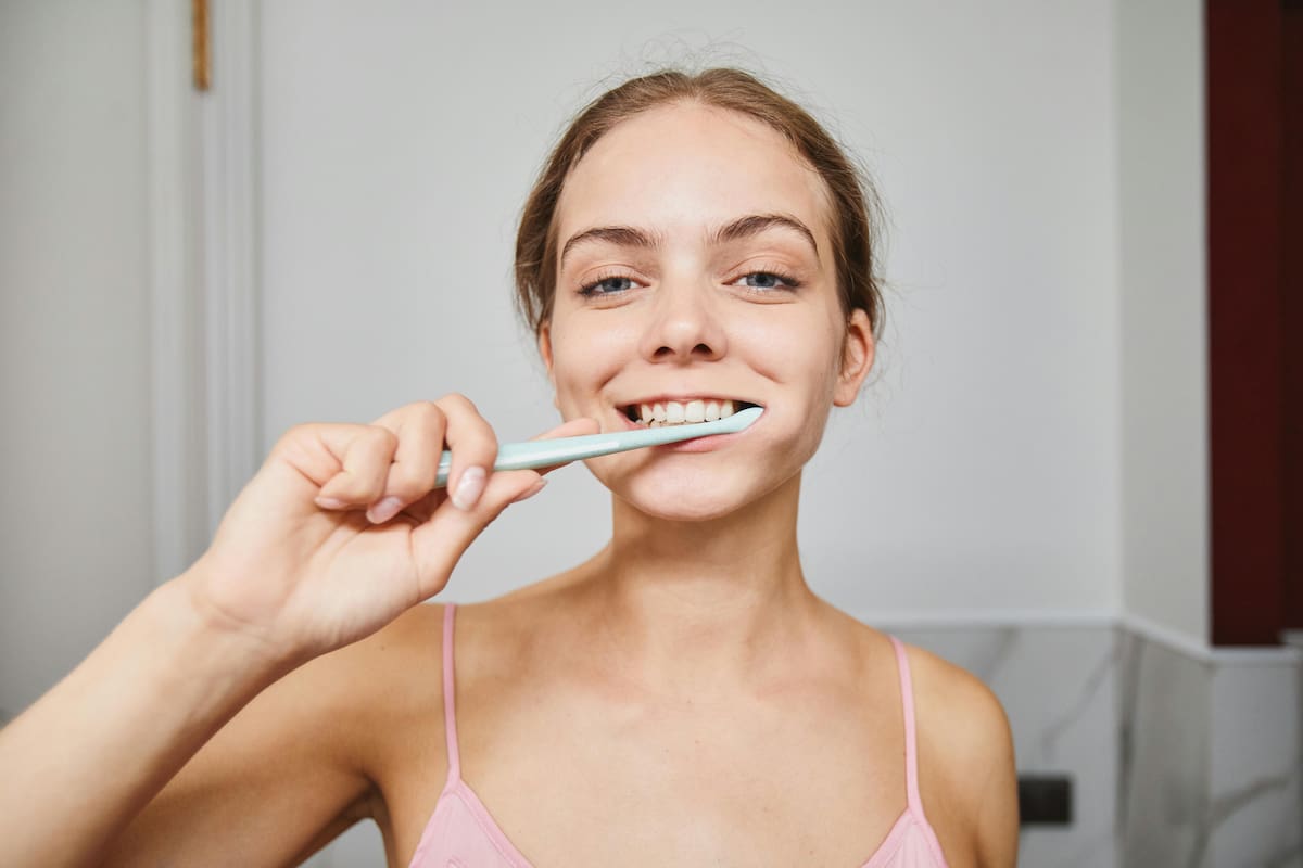 ¿Cuáles son los hábitos que dañan tus dientes?