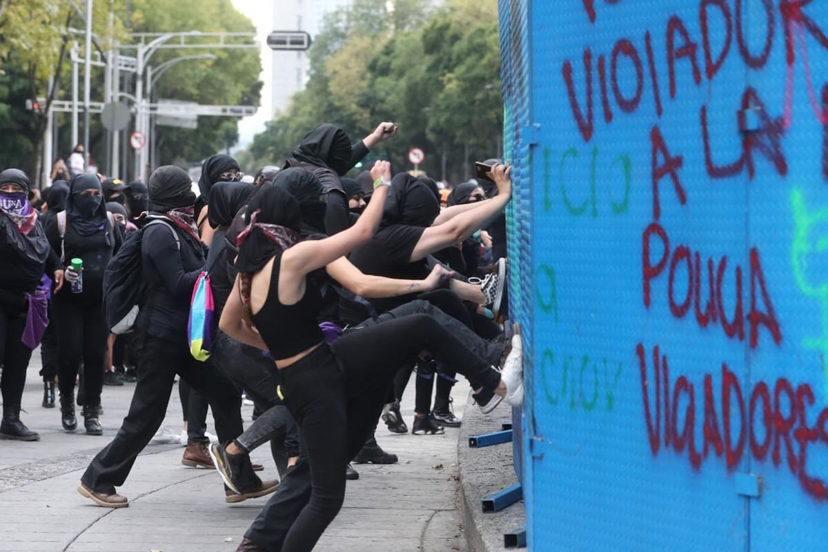 EUM20200816SOC15.JPG
CIUDAD DE MÉXICO, March/Marcha/Mujeres.-Este domingo 16 de agosto de 2020 se realiza marcha feminista del Ángel de la Independencia con destino a la plancha del Zócalo. Foto: Agencia EL UNIVERSAL/Berenice Fregoso/RDB.
