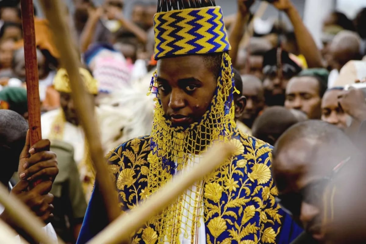 Muere a los 34 años Oyo Rukidi IV, considerado el rey más joven del mundo; gobernó el tradicional reino de Tooro en Uganda desde que tenía 3 años