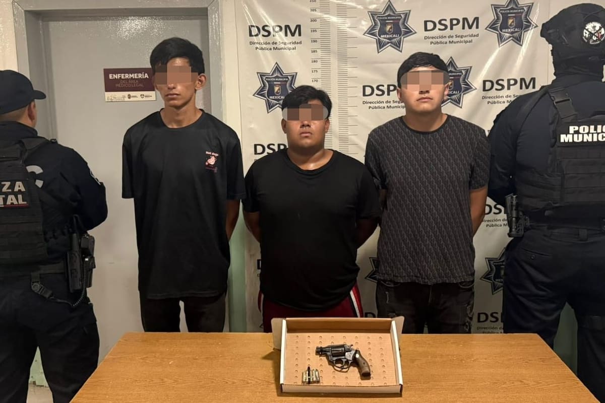 Arrestan a tres jóvenes en Mexicali por portar arma de fuego