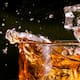 ¿Un vaso de whisky antes de dormir ayuda o perjudica el descanso? Esto dice la ciencia