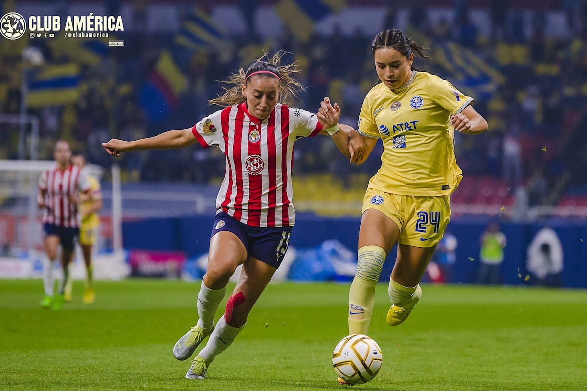 América derrota a Chivas en la semifinal de ida del clásico femenil
