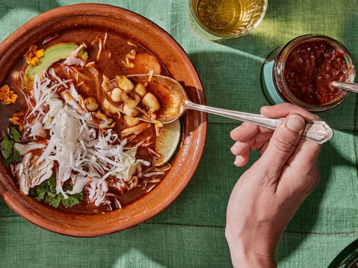 Pozole de salchicha se vuelve viral en redes sociales y recibe críticas en México por su singularidad