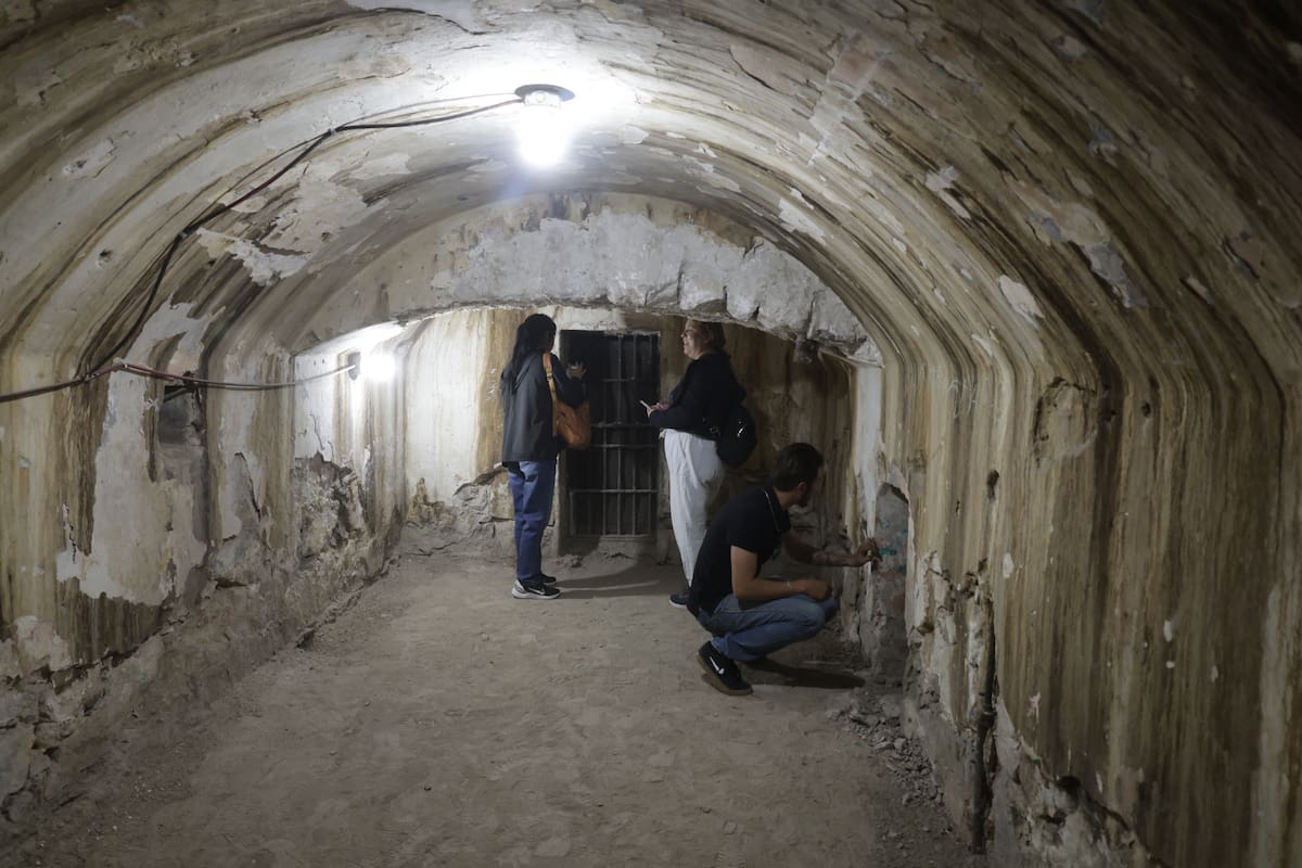 Los visitantes recorrieron los calabozos de la antigua penitenciaría. FOTO: TEODORO BORBÓN
