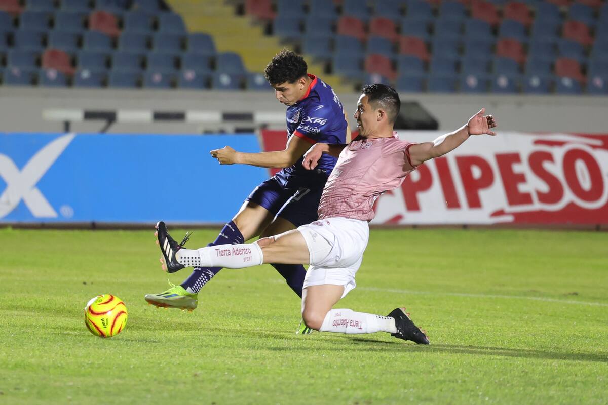 Cimarrones empatan ante Venados
