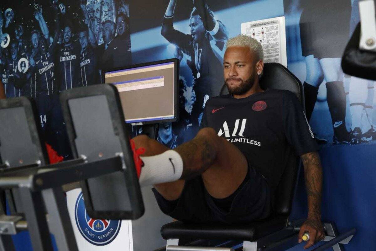Una semana después, Neymar reportó con el PSG