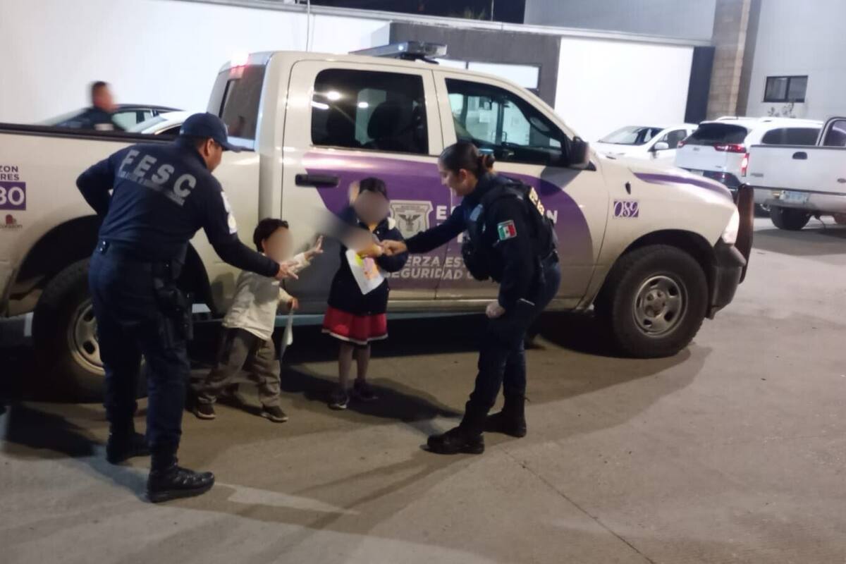 Rescata FESC a dos niños y arresta a sus padres por omisión de cuidados y narcomenudeo