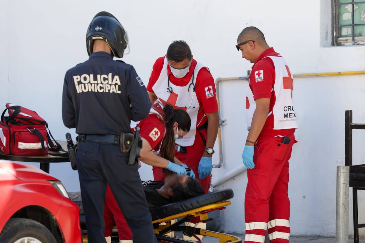 Abandonan a hombre en calles de Jardines del Valle; moviliza a cuerpos de emergencia