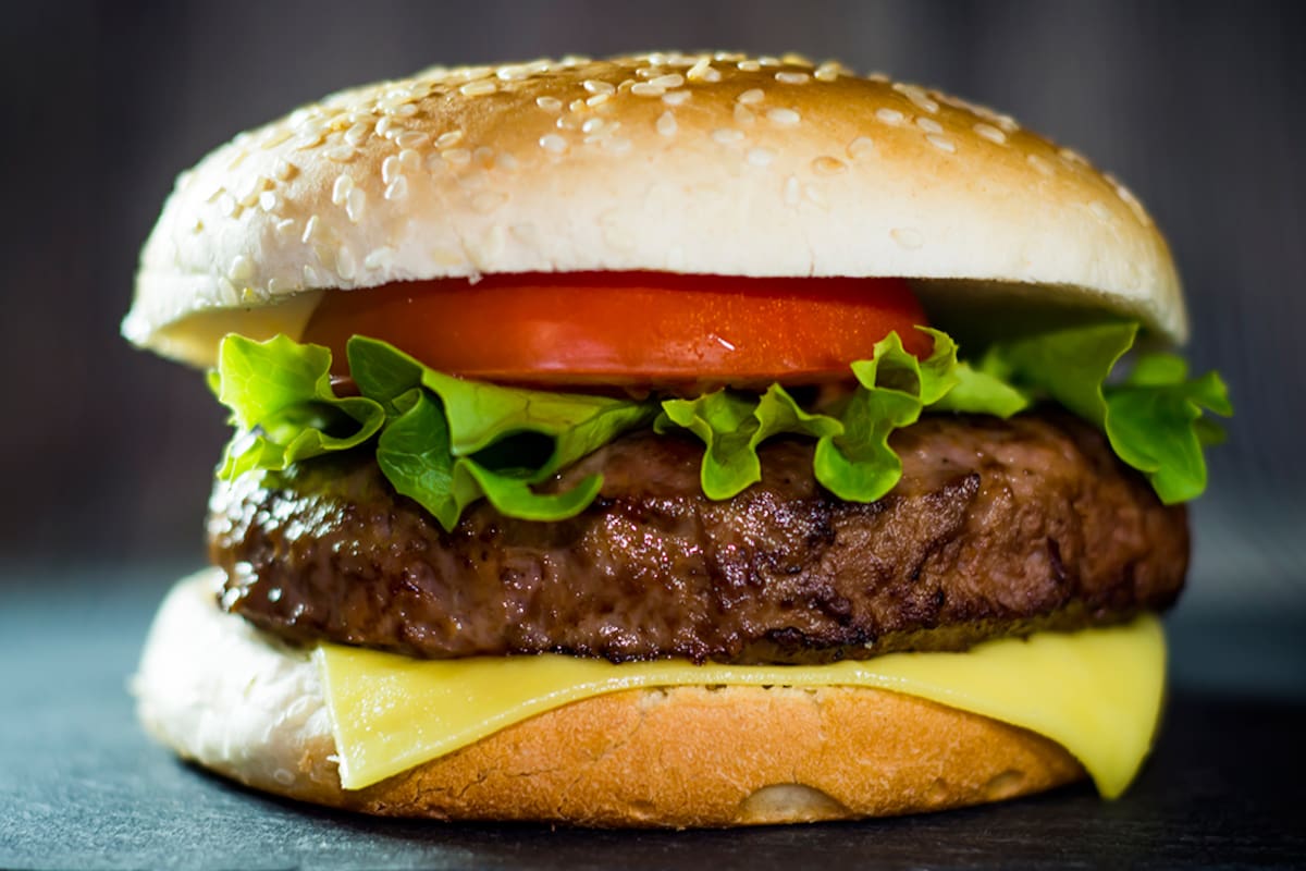 ¿Qué le pasa al cuerpo si comes hamburguesas todos los días?