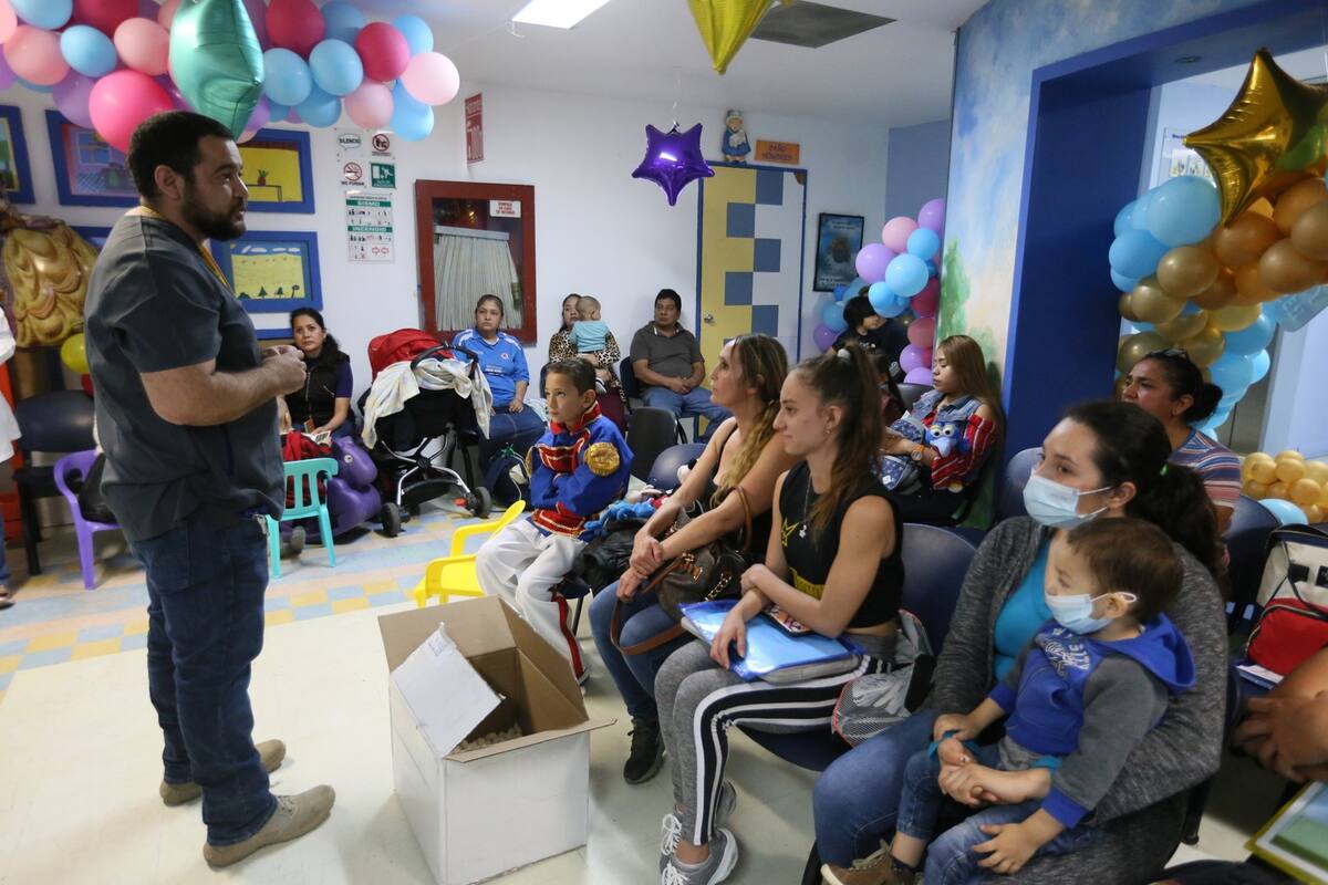 Nariz Roja entrega medicina en hospital de Jalisco; suman a 'Canelo'