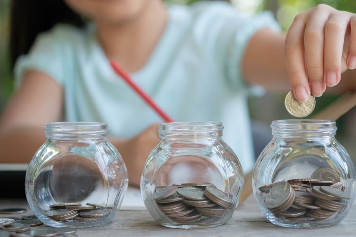 El método suizo para enseñarle a los niños a manejar sus finanzas personales de manera responsable propone usar el “domingo” fijo desde los 6 años para aprender a diferenciar necesidades y tomar buenas decisiones de ahorro