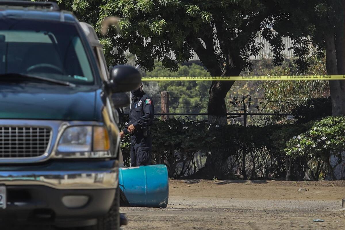 Dejan cuerpo de mujer en tambo